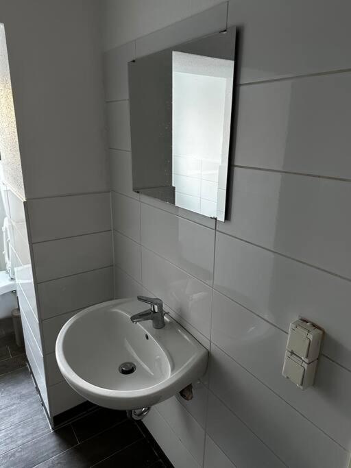 Zentrumsnahes Monteurszimmer Erfurt Eksteriør billede