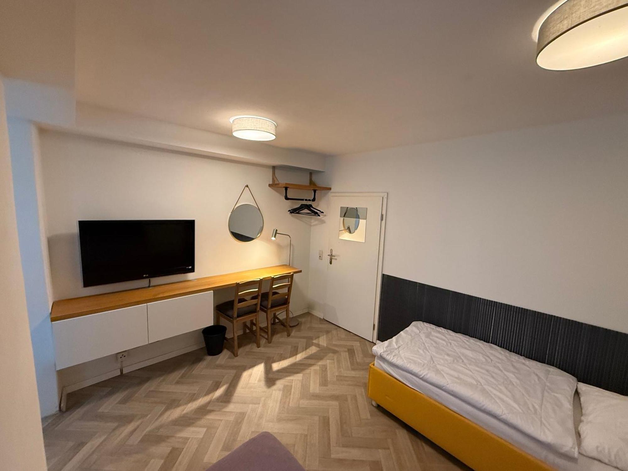 Zentrumsnahes Monteurszimmer Erfurt Eksteriør billede